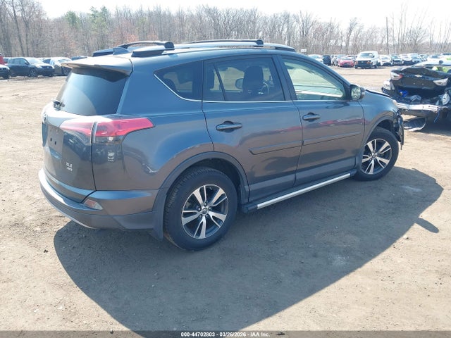 2018 TOYOTA RAV4 JTMRFREV7JD242678 Photo 3