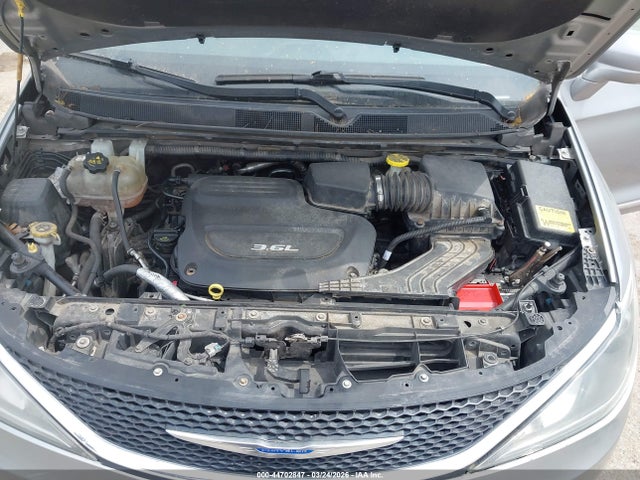 2018 Chrysler Pacifica Touring L მანქანა იყიდება აუქციონზე, vin: 2C4RC1BG7JR356077, აუქციონის ნომერი: 44702847