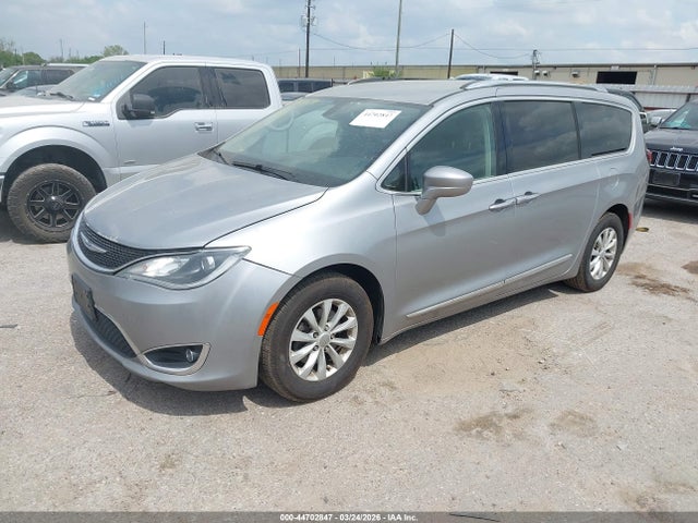 2018 Chrysler Pacifica Touring L მანქანა იყიდება აუქციონზე, vin: 2C4RC1BG7JR356077, აუქციონის ნომერი: 44702847