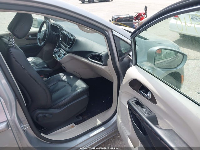 2018 Chrysler Pacifica Touring L მანქანა იყიდება აუქციონზე, vin: 2C4RC1BG7JR356077, აუქციონის ნომერი: 44702847