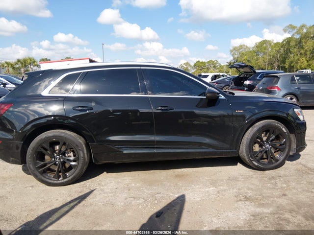 Auction sale of the 2022 Audi E-tron Premium Plus Quattro, vin: WA1LAAGE8NB028507, lot number: 44702868