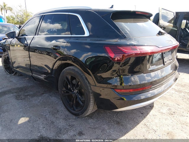 Auction sale of the 2022 Audi E-tron Premium Plus Quattro, vin: WA1LAAGE8NB028507, lot number: 44702868