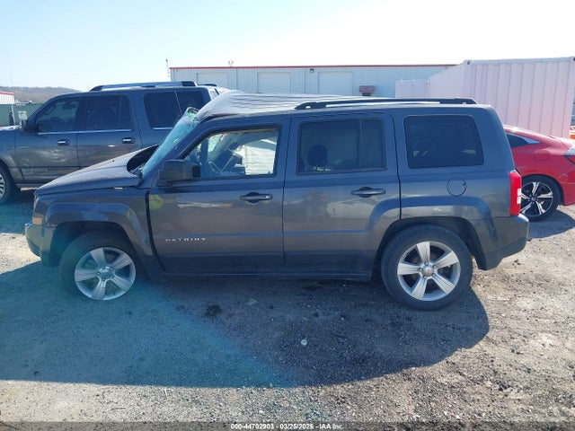 2016 Jeep Patriot Latitude მანქანა იყიდება აუქციონზე, vin: 1C4NJPFB6GD620617, აუქციონის ნომერი: 44702903