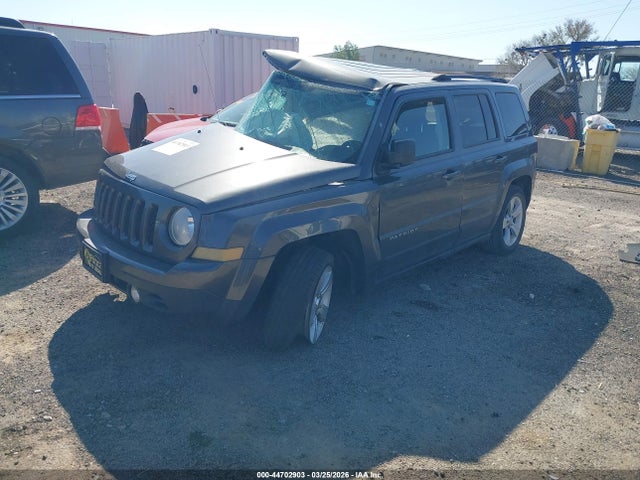 2016 Jeep Patriot Latitude მანქანა იყიდება აუქციონზე, vin: 1C4NJPFB6GD620617, აუქციონის ნომერი: 44702903