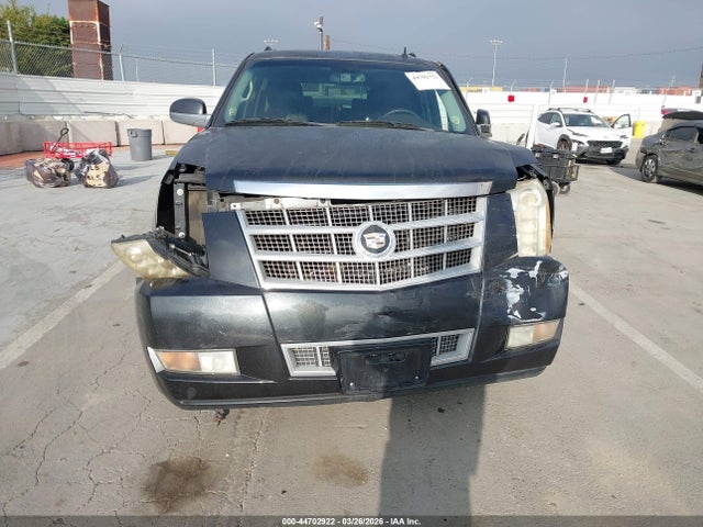 Продаж на аукціоні авто 2010 Cadillac Escalade Esv Platinum Edition, vin: 1GYUKKEF2AR215164, номер лоту: 44702922