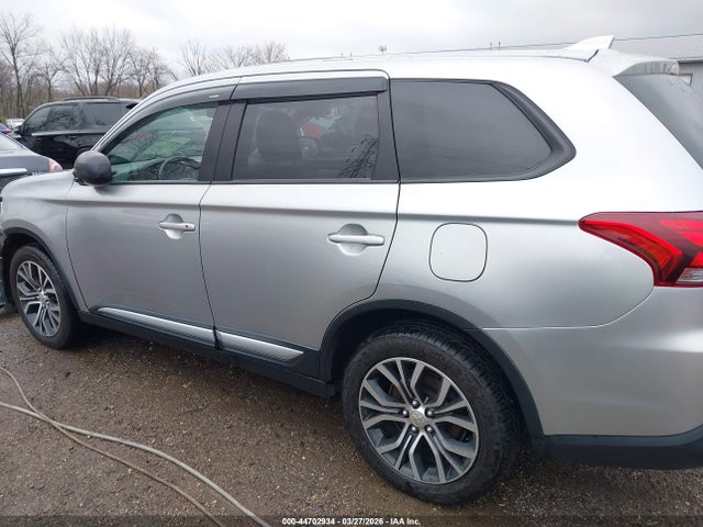 Продаж на аукціоні авто 2018 Mitsubishi Outlander Es, vin: JA4AZ3A36JJ005164, номер лоту: 44702934