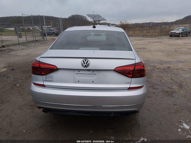 Aukcja sprzedaży 2017 Volkswagen Passat 1.8t R-line, vin: 1VWDT7A35HC079988, numer aukcji: 44702970