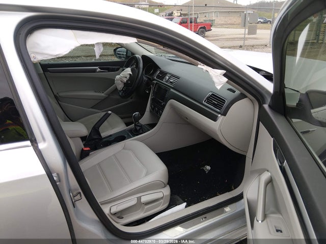 Aukcja sprzedaży 2017 Volkswagen Passat 1.8t R-line, vin: 1VWDT7A35HC079988, numer aukcji: 44702970