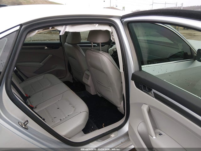 Aukcja sprzedaży 2017 Volkswagen Passat 1.8t R-line, vin: 1VWDT7A35HC079988, numer aukcji: 44702970