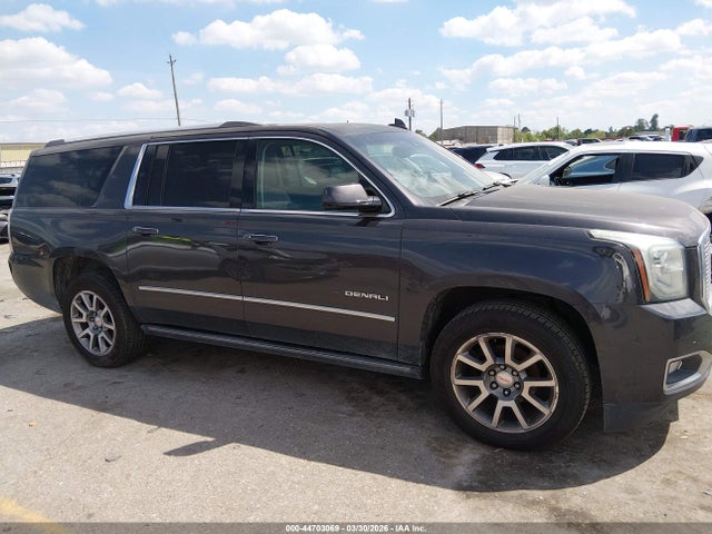 2015 Gmc Yukon Xl 1500 Denali მანქანა იყიდება აუქციონზე, vin: 1GKS1JKJ4FR575325, აუქციონის ნომერი: 44703069