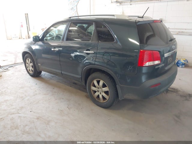 2011 KIA SORENTO 5XYKTCA17BG154386 Photo 2