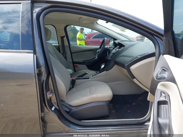 2015 Ford Focus Se მანქანა იყიდება აუქციონზე, vin: 1FADP3F24FL321933, აუქციონის ნომერი: 44703123