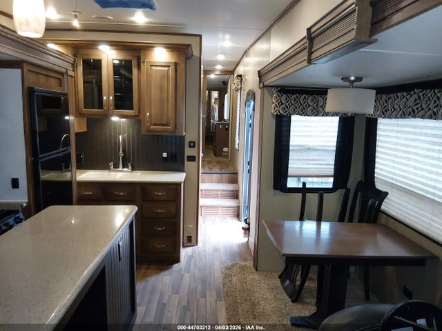 Продажа на аукционе авто 2016 Coachmen Chaparral 360, vin: 5ZT3CH1B2GA313105, номер лота: 44703312