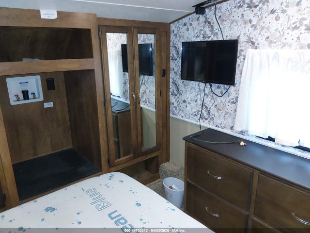 Продажа на аукционе авто 2016 Coachmen Chaparral 360, vin: 5ZT3CH1B2GA313105, номер лота: 44703312