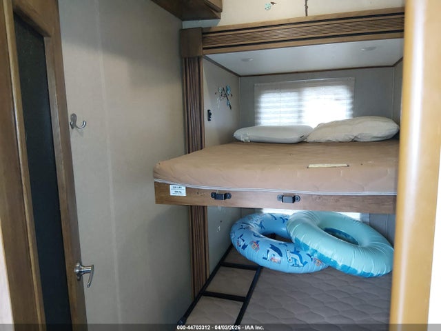 Продажа на аукционе авто 2016 Coachmen Chaparral 360, vin: 5ZT3CH1B2GA313105, номер лота: 44703312