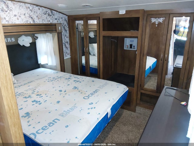 Продажа на аукционе авто 2016 Coachmen Chaparral 360, vin: 5ZT3CH1B2GA313105, номер лота: 44703312