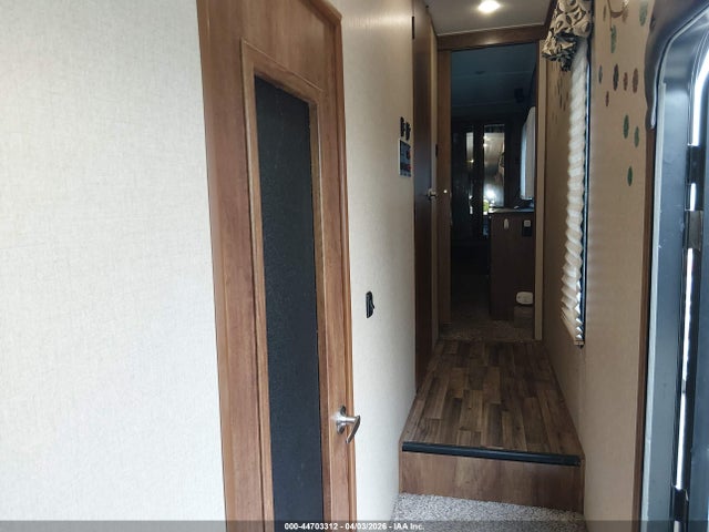Продажа на аукционе авто 2016 Coachmen Chaparral 360, vin: 5ZT3CH1B2GA313105, номер лота: 44703312