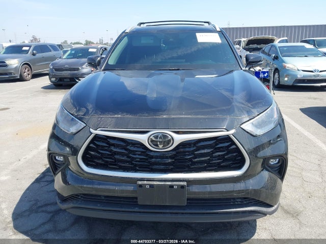 5TDKDRBH2RS560830 Toyota Highlander Xle