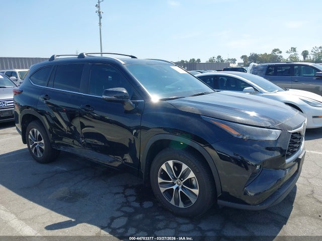 5TDKDRBH2RS560830 Toyota Highlander Xle