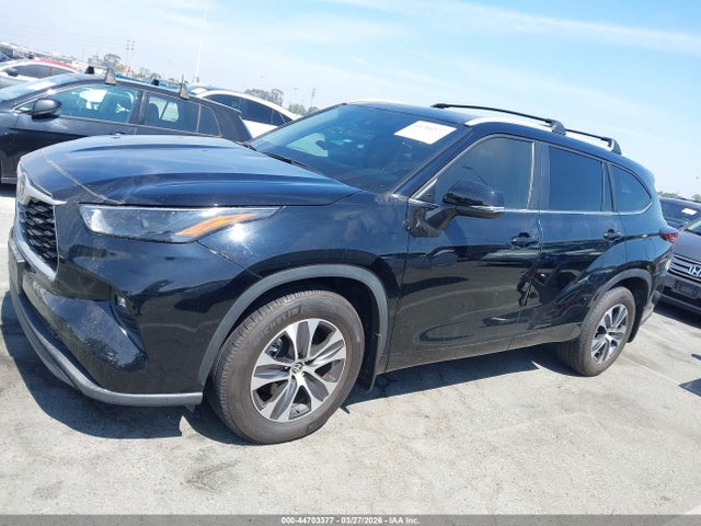 5TDKDRBH2RS560830 Toyota Highlander Xle