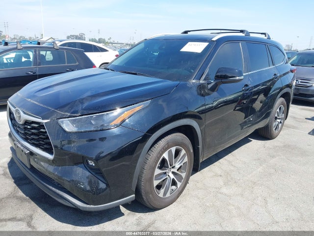 5TDKDRBH2RS560830 Toyota Highlander Xle