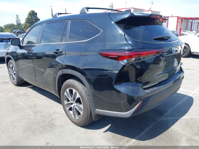 5TDKDRBH2RS560830 Toyota Highlander Xle