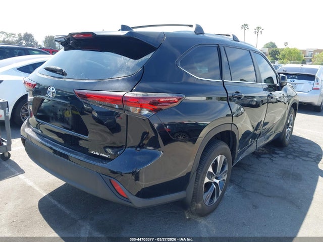 5TDKDRBH2RS560830 Toyota Highlander Xle