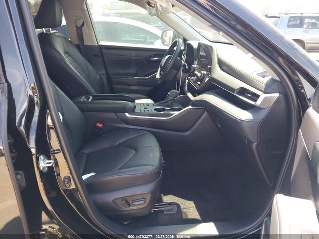 5TDKDRBH2RS560830 Toyota Highlander Xle
