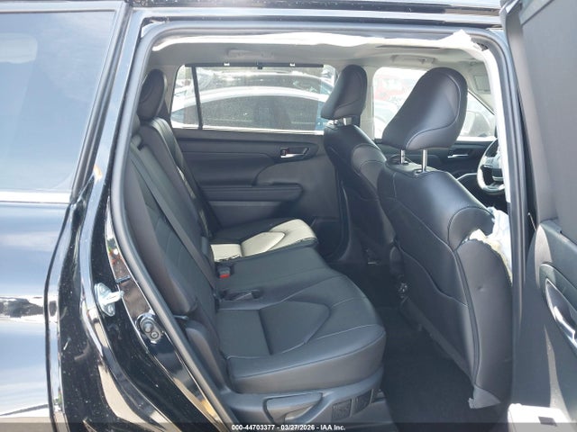 5TDKDRBH2RS560830 Toyota Highlander Xle