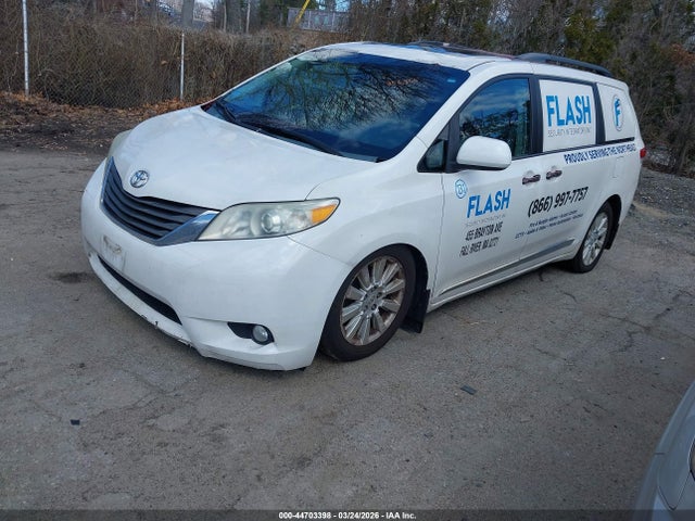 2011 TOYOTA SIENNA 5TDDK3DC7BS021381 Photo 1