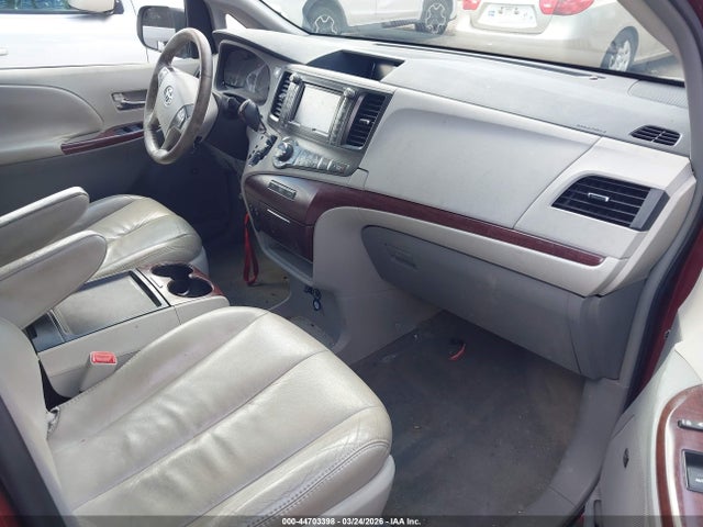 2011 TOYOTA SIENNA 5TDDK3DC7BS021381 Photo 4