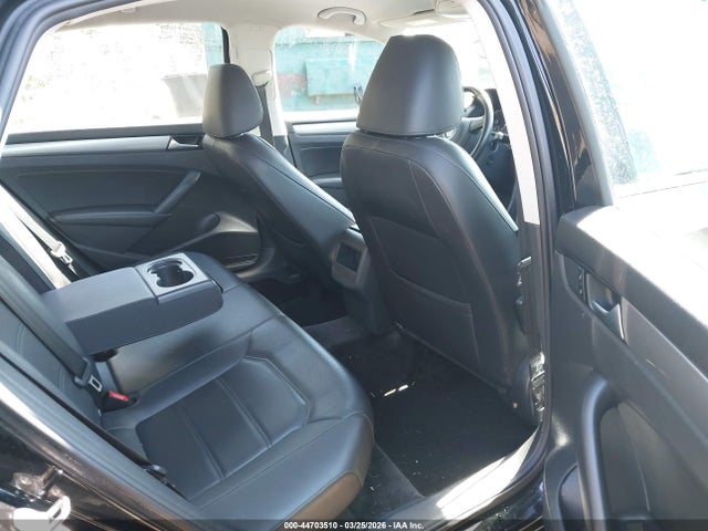 2015 Volkswagen Passat 1.8t Limited Edition მანქანა იყიდება აუქციონზე, vin: 1VWAT7A30FC120639, აუქციონის ნომერი: 44703510