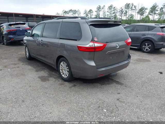 2017 TOYOTA SIENNA 5TDYZ3DC7HS771093 Photo 2