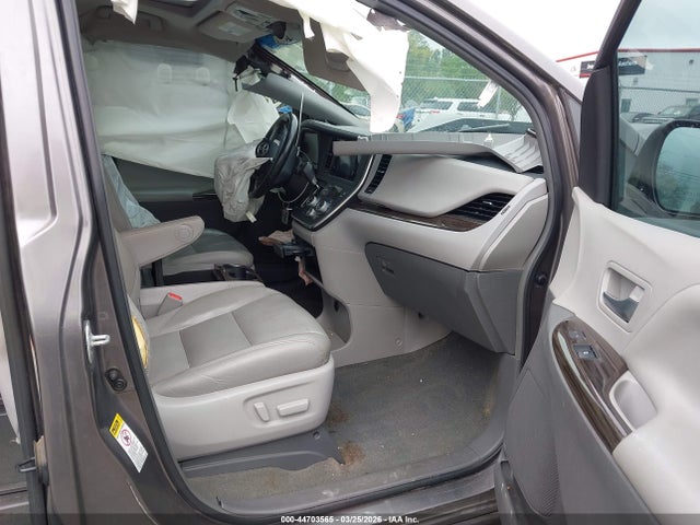 2017 TOYOTA SIENNA 5TDYZ3DC7HS771093 Photo 4
