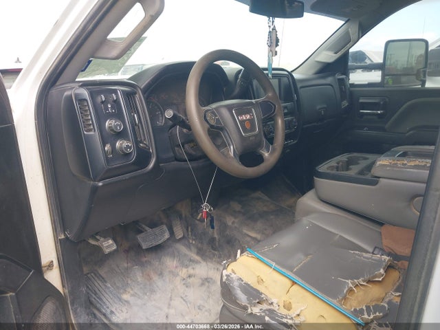 44703668 :رقم المزاد ، 1GD42TCY3KF119736 vin ، 2019 Gmc Sierra 3500hd Chassis مزاد بيع