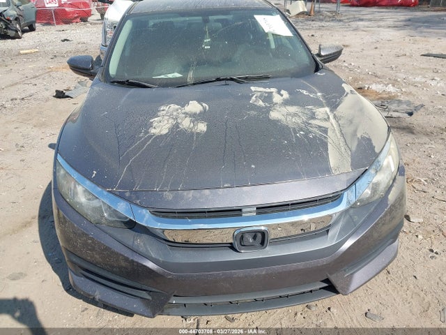 44703708 :رقم المزاد ، 2HGFC2F59JH560615 vin ، 2018 Honda Civic Lx مزاد بيع