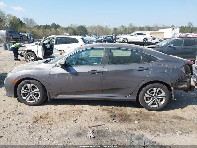 44703708 :رقم المزاد ، 2HGFC2F59JH560615 vin ، 2018 Honda Civic Lx مزاد بيع