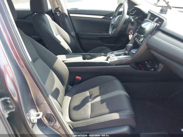 44703708 :رقم المزاد ، 2HGFC2F59JH560615 vin ، 2018 Honda Civic Lx مزاد بيع
