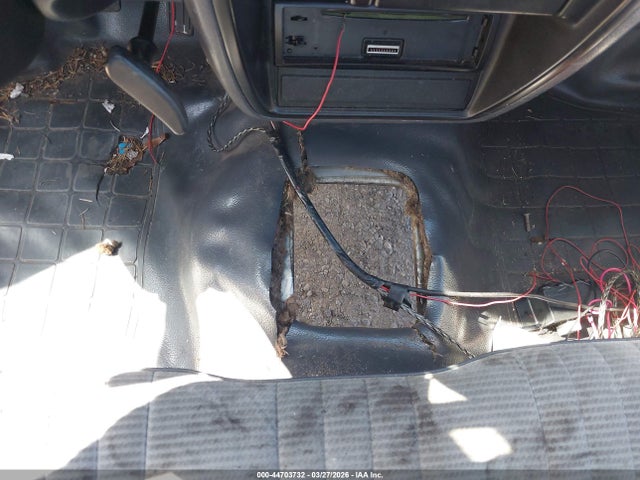 44703732 :رقم المزاد ، 1N6SD11S2SC468331 vin ، 1995 Nissan Truck E/xe مزاد بيع
