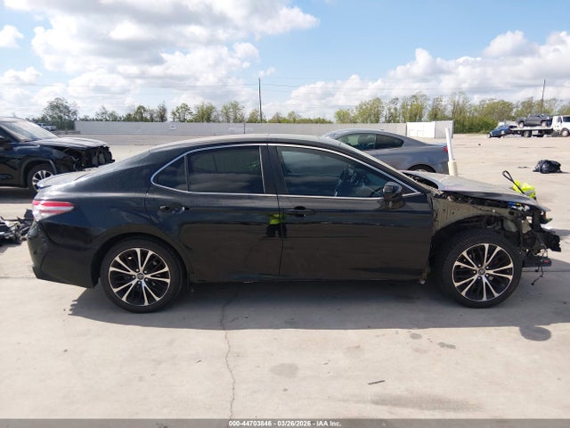 4T1B11HK6JU571824 Toyota CAMRY SE