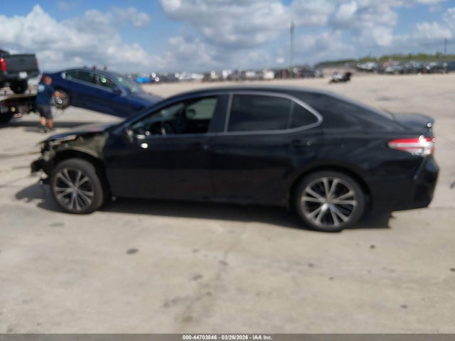4T1B11HK6JU571824 Toyota CAMRY SE