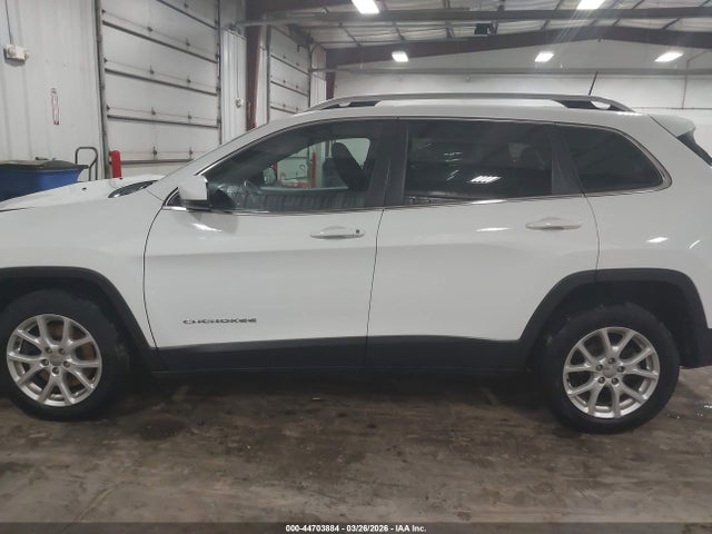 44703884 :رقم المزاد ، 1C4PJLCB4HW574345 vin ، 2017 Jeep Cherokee Latitude Fwd مزاد بيع