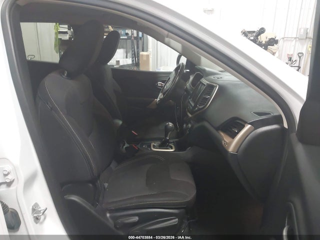 44703884 :رقم المزاد ، 1C4PJLCB4HW574345 vin ، 2017 Jeep Cherokee Latitude Fwd مزاد بيع