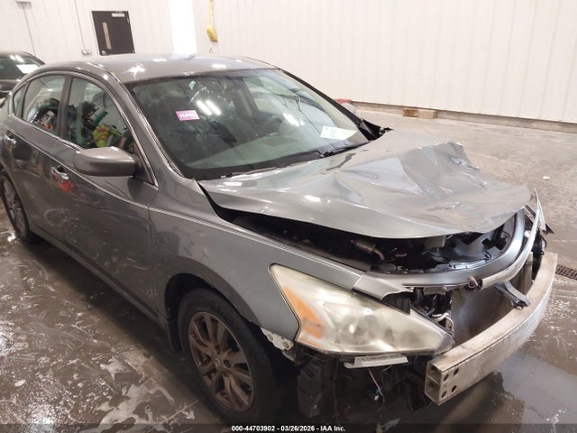 2015 Nissan Altima 2.5 S მანქანა იყიდება აუქციონზე, vin: 1N4AL3APXFN900091, აუქციონის ნომერი: 44703902