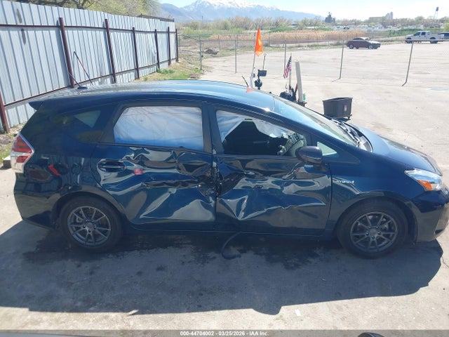 JTDZN3EU4HJ057801 Toyota Prius V Four