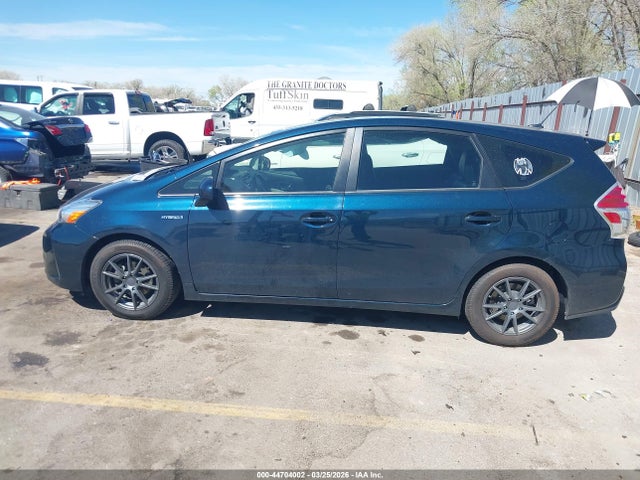 JTDZN3EU4HJ057801 Toyota Prius V Four