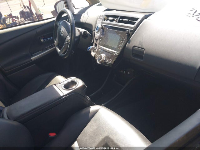 JTDZN3EU4HJ057801 Toyota Prius V Four