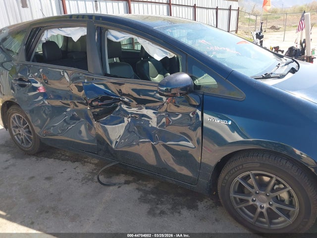 JTDZN3EU4HJ057801 Toyota Prius V Four