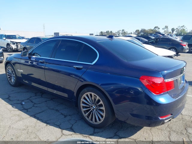 2011 BMW 740I WBAKA4C53BC613233 Photo 2