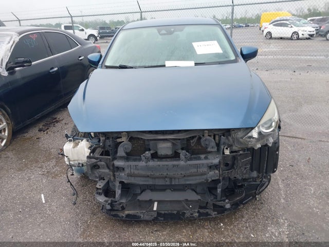 Продаж на аукціоні авто 2018 Mazda Mazda3 Sport, vin: 3MZBN1U76JM172553, номер лоту: 44704025